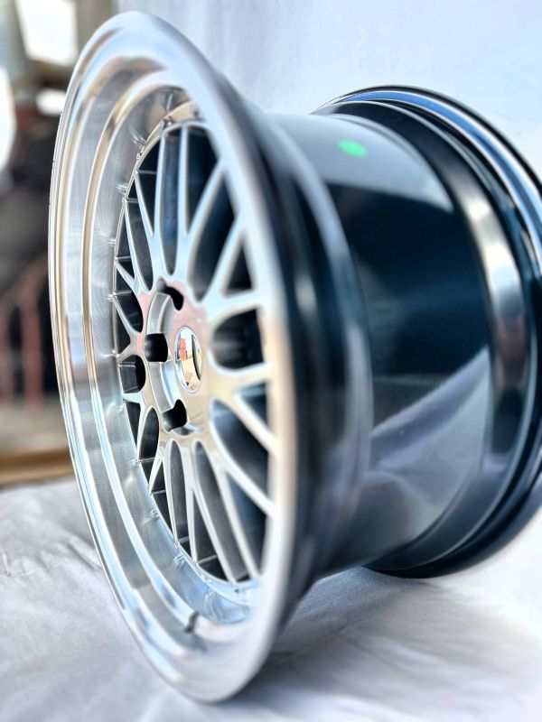 KS014	R18 8J	ET20	5x120	72,6	HYPER BLACK MACHINE LIP + CHROME RIVERTS