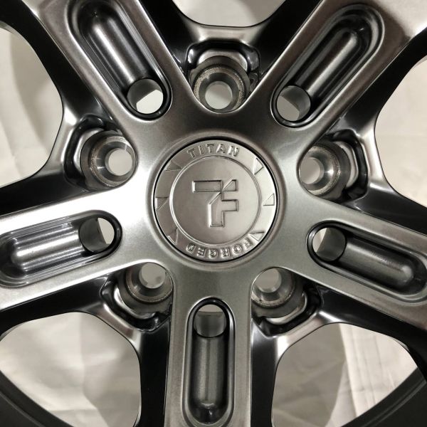 FA833	R20 8,5J	ET30	5x112	66,6	Hyper Black