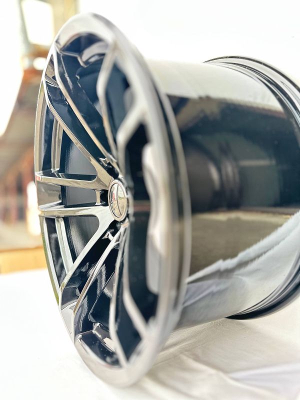 FA607R	R20 11J	ET22	5x115	71,5	Gloss Black