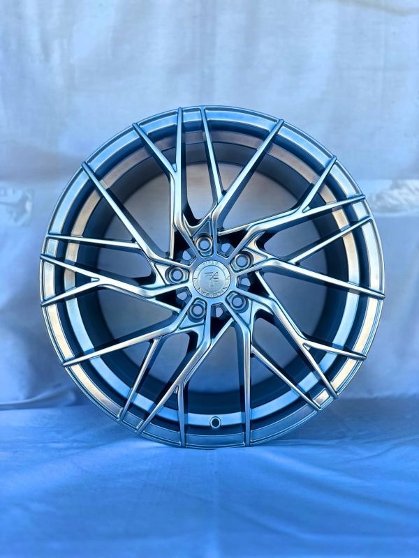 F9831	R19 8,5J	ET30	5x120	72.6	HYPER BLACK