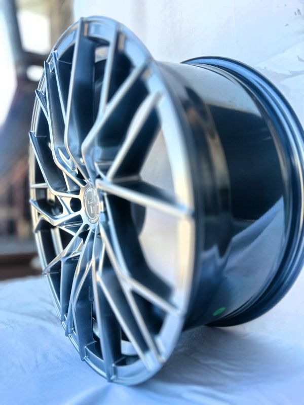 F9831	R19 8,5J	ET30	5x120	72.6	HYPER BLACK