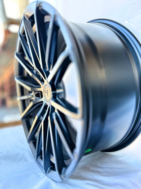 F9798	R19 8,5J	ET38	5x114,3	73,1	Satin Black