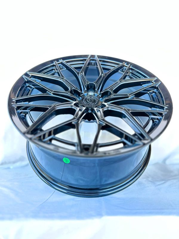 F9797	R19 8,5J	ET35	5x114,3	73,1	GLOSS BLACK