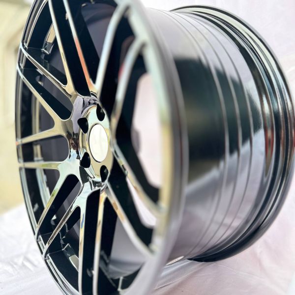 YF7077	R19 9J	5x112	ET14	66,6 	BLACK