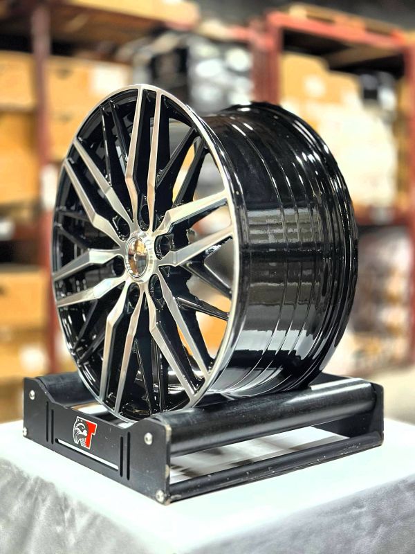 YF0453	R18 8J	6x130	ET40	75,1 	Black Machine Face