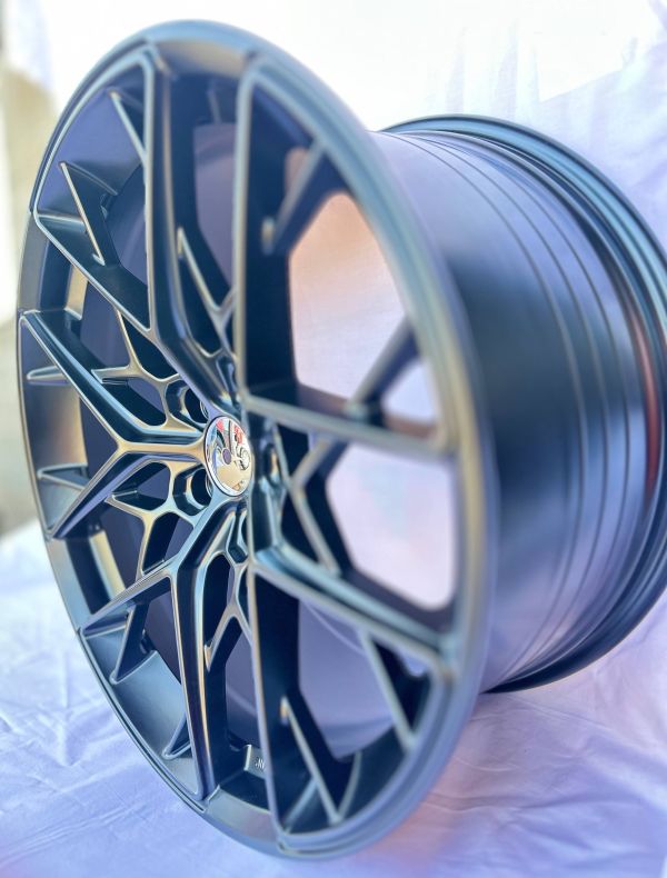 YF0432	R19 9,5J	5x114,3	ET40	70,2 	SEMI MATT BALCK