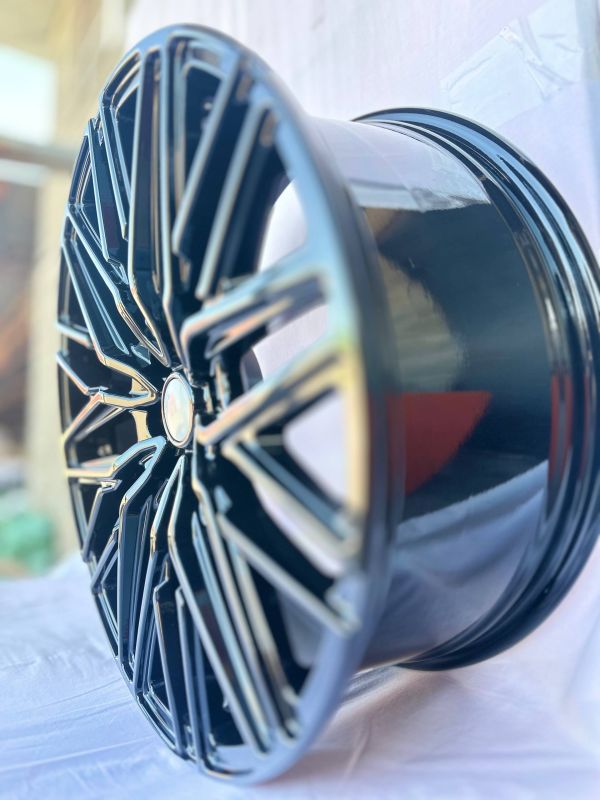 0413	R20 8J	6x120	ET40	74,6 	Gloss Black