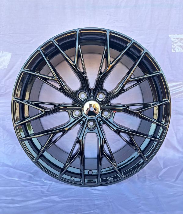 0387	R18 8J	5x112	ET40	73,1 	GLOSS BLACK