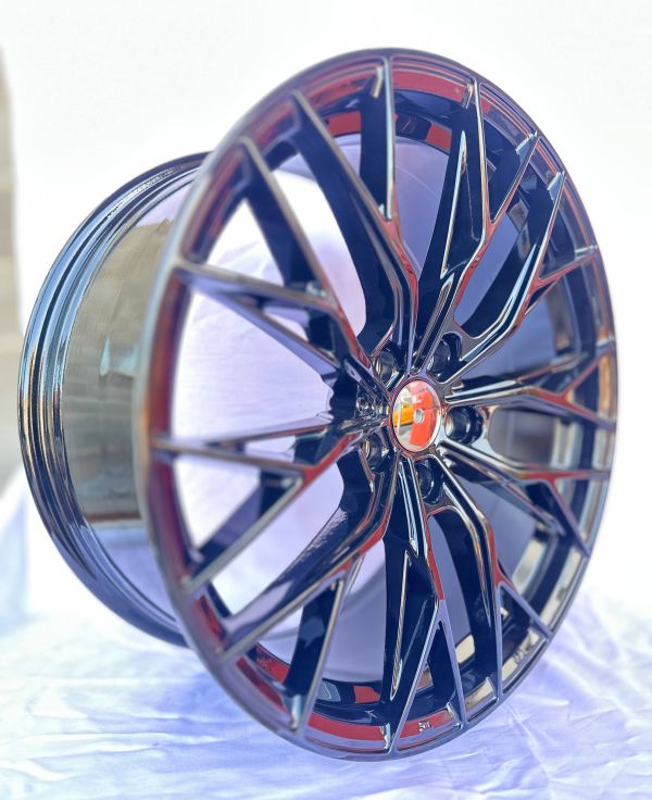0387	R19 8,5J	5x114,3	ET40	67,1 	Gloss Black
