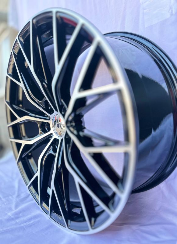 0387	R19 8,5J	5x114,3	ET40	67,1 	BKF