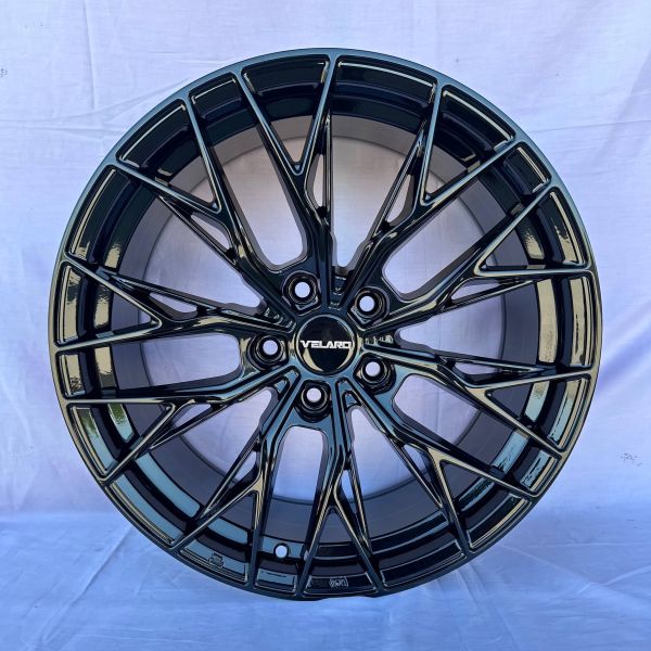 0387	R18 8,5J	5x114,3	ET35	73,1 	gloss black