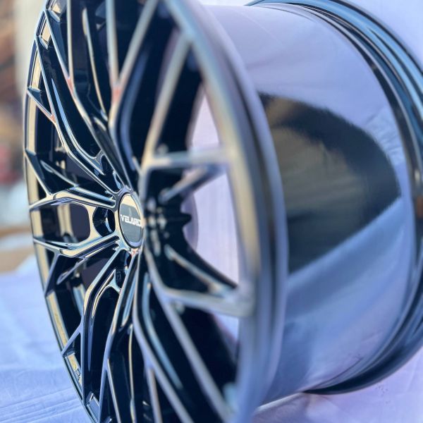 0387	R18 8,5J	5x114,3	ET35	73,1 	gloss black