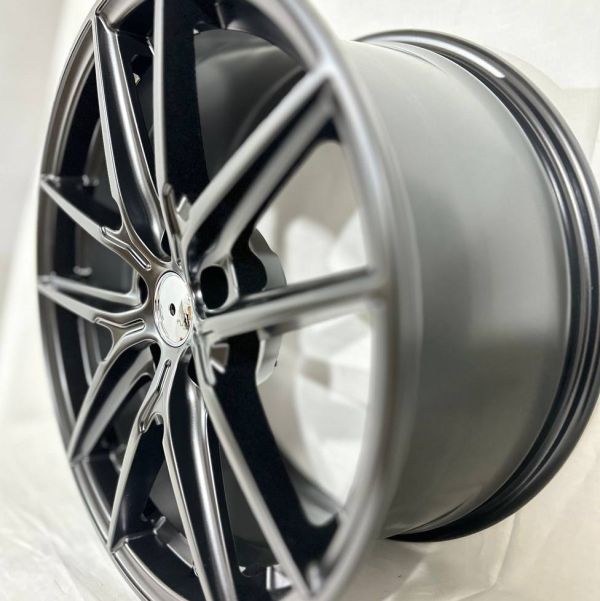 5612	R18 8,5J	5x112	ET25	66,6 	Satin Black