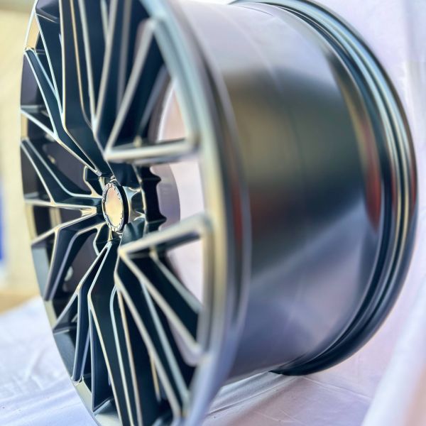 0376	R19 8,5J	5x112	ET30	66,5 	MAT BLACK