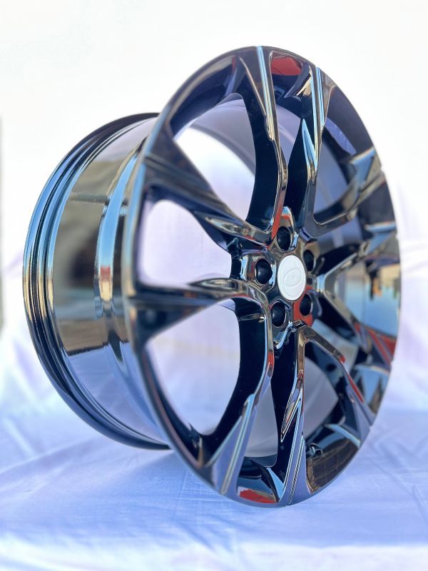 5590	R20 8,5J	5x108	ET40	63,4 	Black