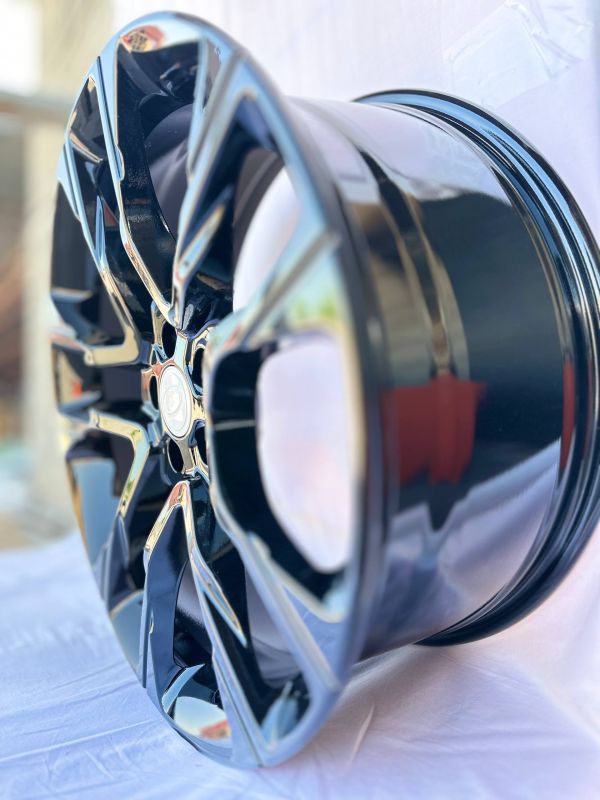 5590	R20 8,5J	5x108	ET40	63,4 	Black