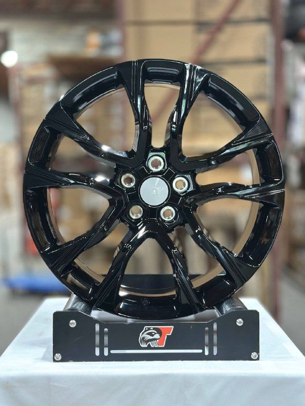 5590	R20 8,5J	5x120	ET40	72,6 	Gloss Black