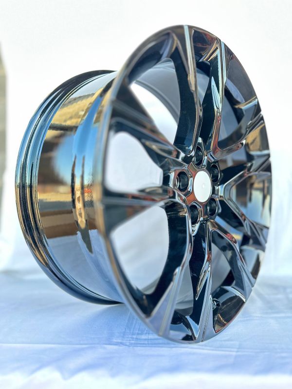 5590	R20 8,5J	5x120	ET40	72,6 	Gloss Black