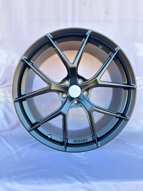 YF5888	R20 9,5J	5x112	ET35	66,6 	DB