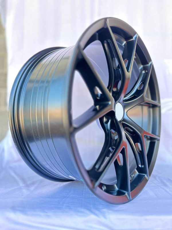YF5888	R20 9,5J	5x112	ET35	66,6 	DB
