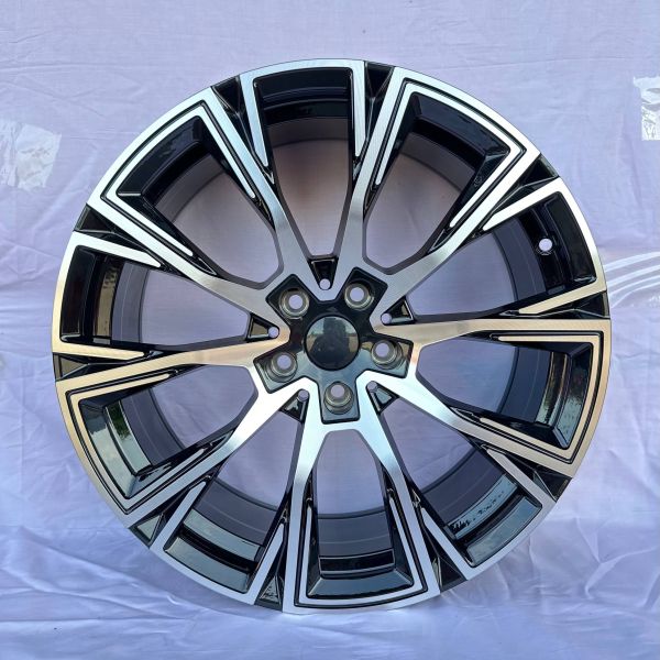 D1130	R19 8J	5x112	ET26	66,6 	BLACK MACHINED FACE