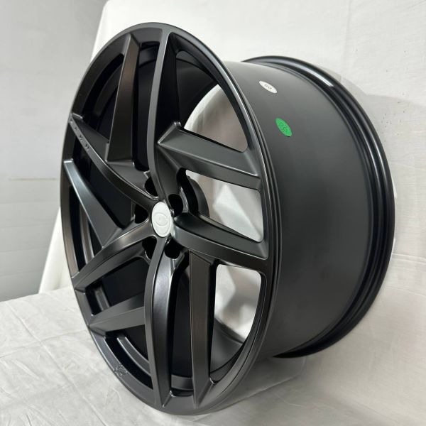 5573	R22 10J	5x120	ET38	72.6	matt Black milling khan letter