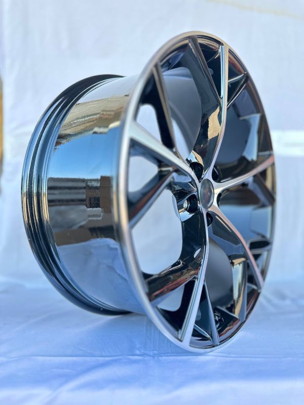 5475	R20 8,5J	5x108	ET40	63,4 	GLOSS BLACK / MACHINED