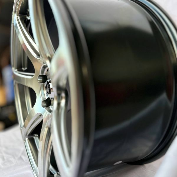 7035	R19 9,5J	5x114,3	ET42	73,1 	HYPER BLACK