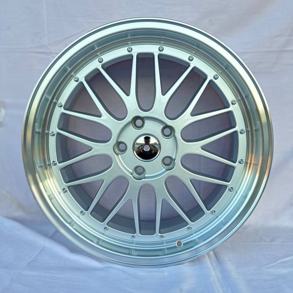 0306	R18 8J	5x112	ET35	66,6 	SLIVER LIP