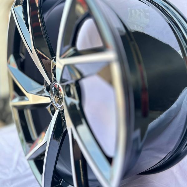 D5491	R19 8,5J	5x112	ET40	66,5 	Gloss Black Front Polish