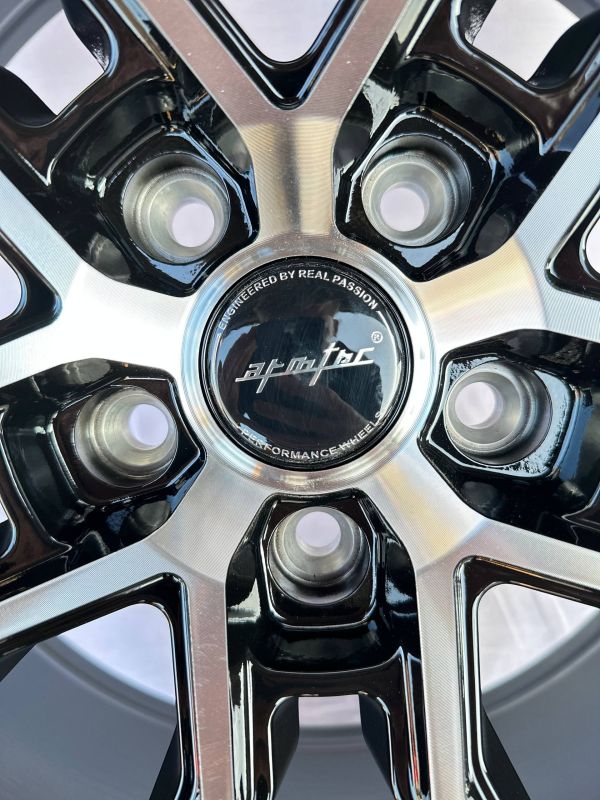 0319	R20 10J	5x114,3	ET42	73,1 	BLACK Machined Face