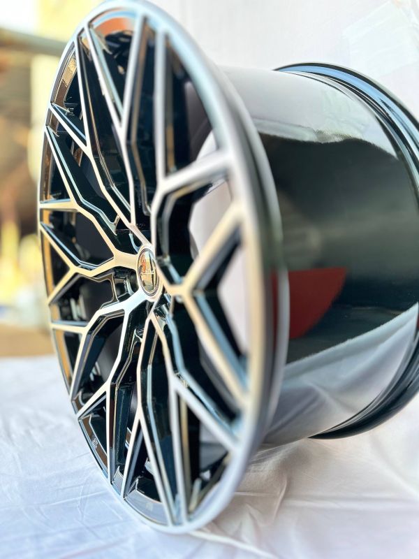 0319	R20 10J	5x114,3	ET42	73,1 	BLACK Machined Face