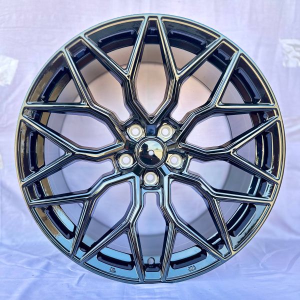 0319	R19 9,5J	5x114,3	ET38	73,1 	GLOSS BLACK
