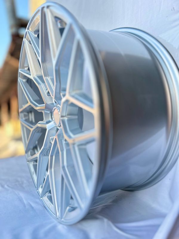 0319	R20 9J	5x112 / 5x114,3 ( 5x113,1 )	ET30	73,1 	MS