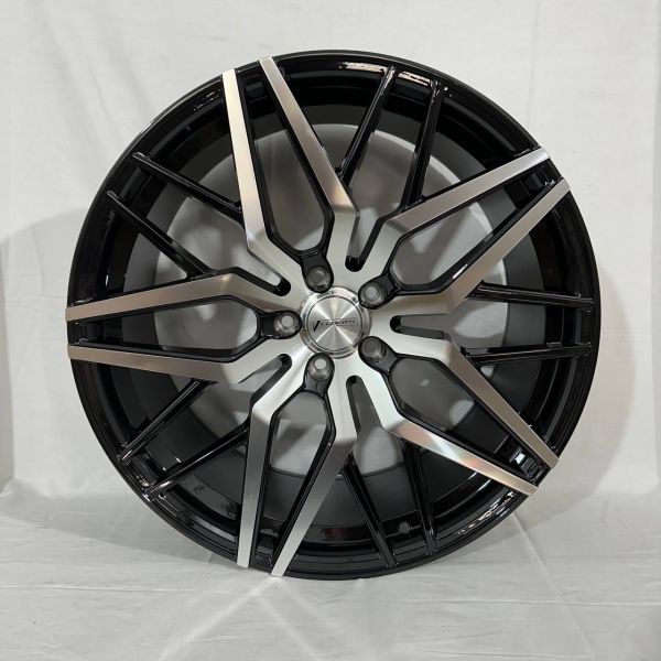 0303	R22 10,5J	5x120	ET40	74,1 	BLACK POLISHED