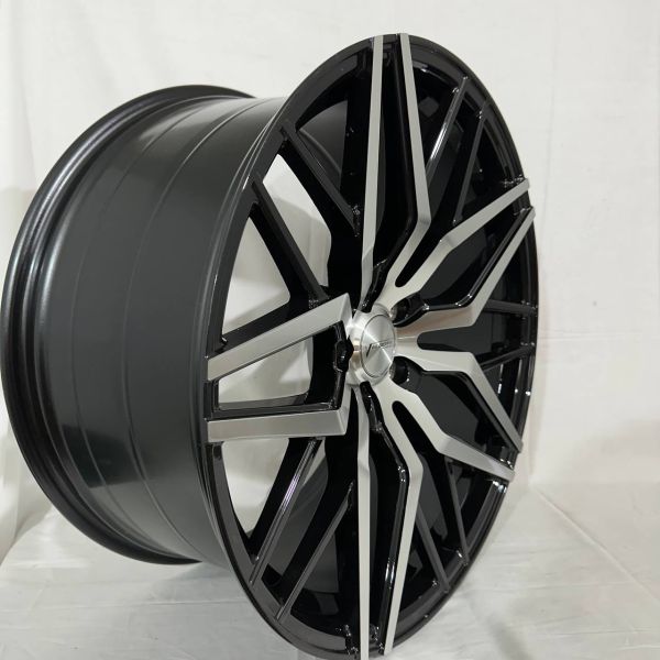 0303	R22 10,5J	5x120	ET40	74,1 	BLACK POLISHED