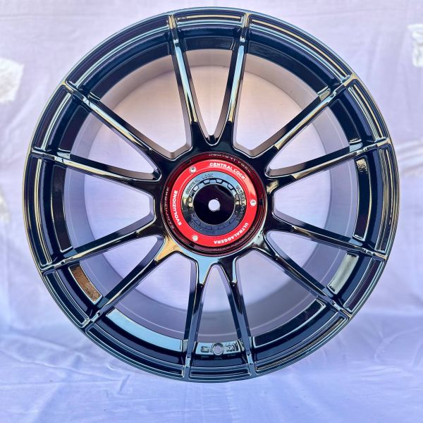 YF0256	R19 8,5J	5x112 / 5x114,3 / 5x120 ( 5x113 )	ET38	73,1 	GLOSSY BLACK