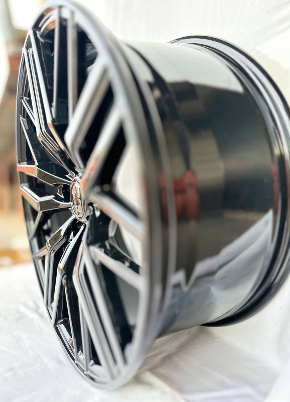 0211	R20 8,5J	5x130	ET45	71,6 	Gloss Black