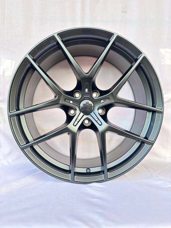 5484	R20 8,5J	5x120	ET25	72,6 	Matt black
