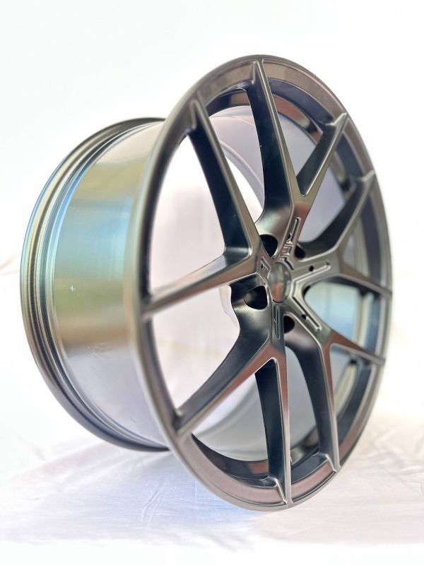 5484	R20 8,5J	5x120	ET25	72,6 	Matt black