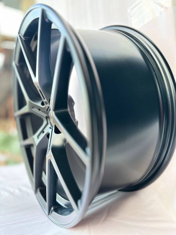 5484	R20 8,5J	5x120	ET25	72,6 	Matt black