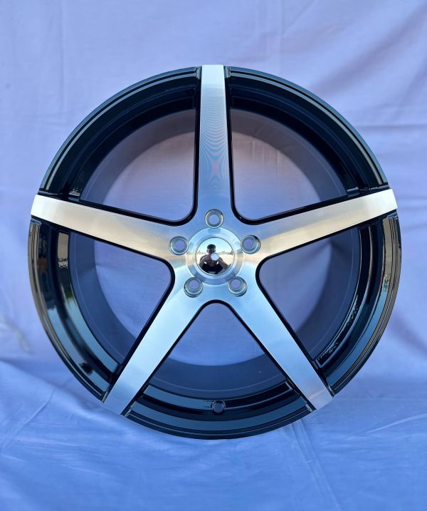 ZS017	R18 9J	ET20	5x114,3	73,1 sliver/machine FACE