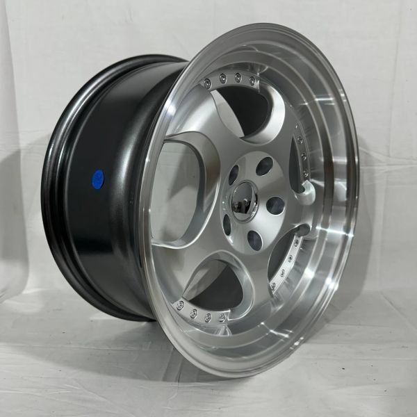 L2384 BMW R17 8,5J	ET25	5x120	72,6	haper sliver /machine lip