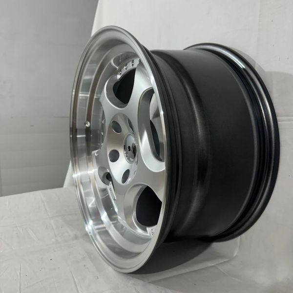 L2384 BMW R17 8,5J	ET25	5x120	72,6	haper sliver /machine lip