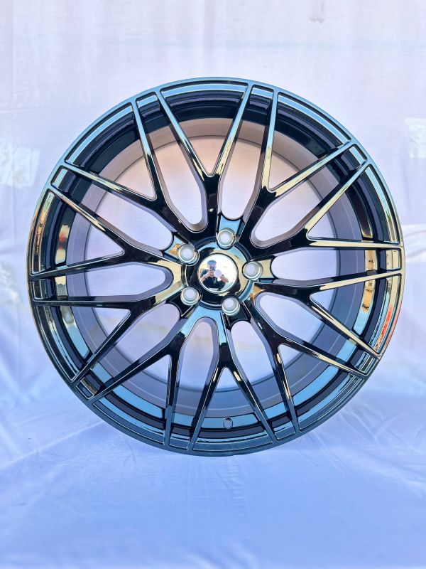 L1752	R20 8,5J	ET35	5x114,3	73,1	black