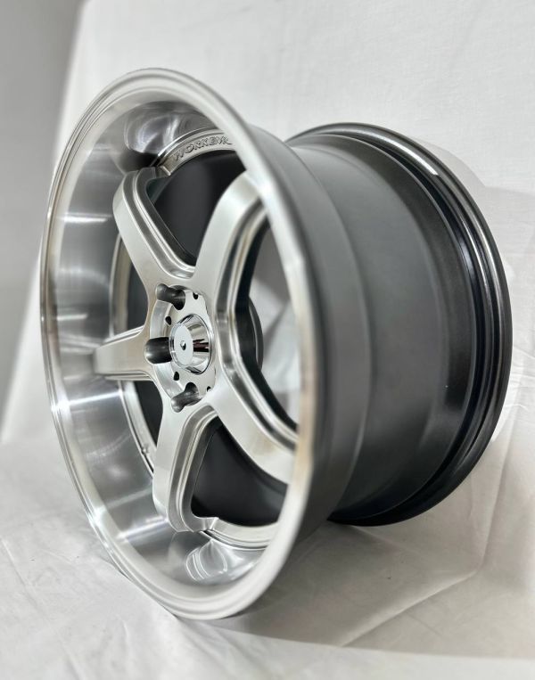 zs014	R18 9,5J	ET22	5x114,3	73,1	hyper black/machine lip