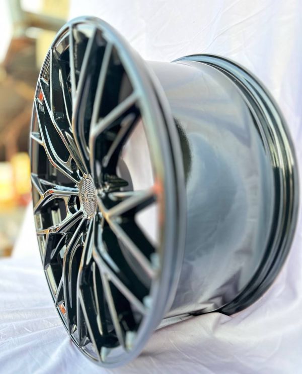 XF015	R20 9,5J	ET35	72.56	5x120	HB