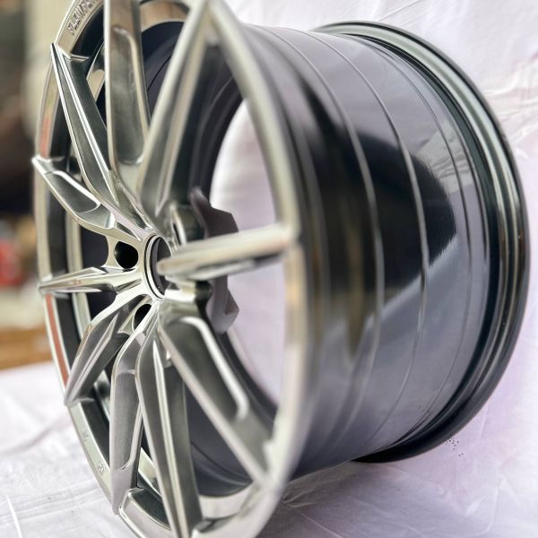 XF005 R18 9J ET35 72.56 5x120 HB