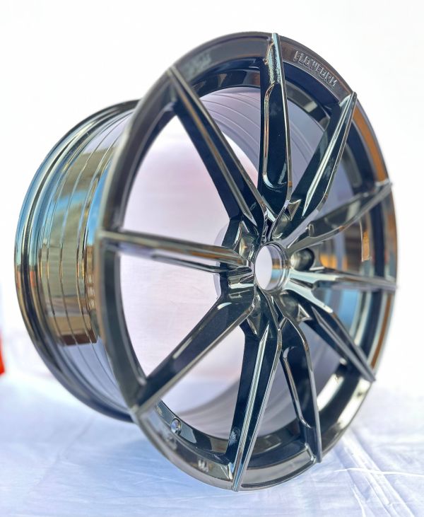 XF005 R18 8J ET30	72.56	5x120	BLACK