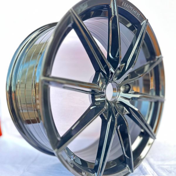 XF005 R18 8J ET35	73.1	5x114,3	BLACK